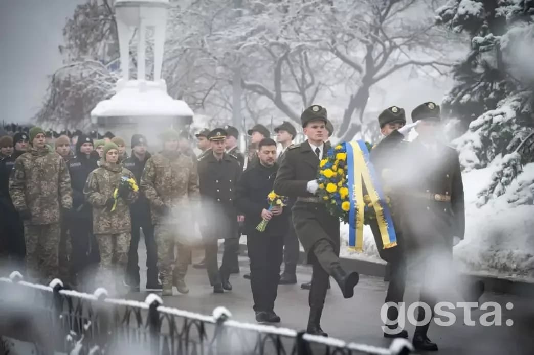 Президент України вшановує Героїв Крут на Аскольдовій могилі, покладання квітів, Київ, 29 січня 2026 року.