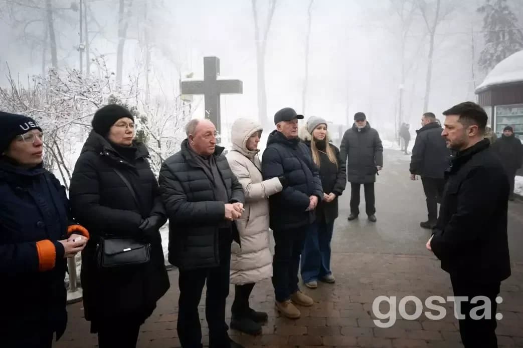 Президент України Володимир Зеленський вшановує пам'ять Героїв Крут на Аскольдовій могилі, Київ, 29 січня 2026 року.