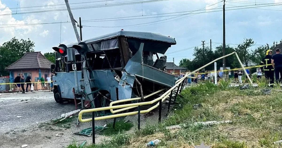 Потяг збив маршрутку в Квасилові: 4 загиблих, 13 поранених