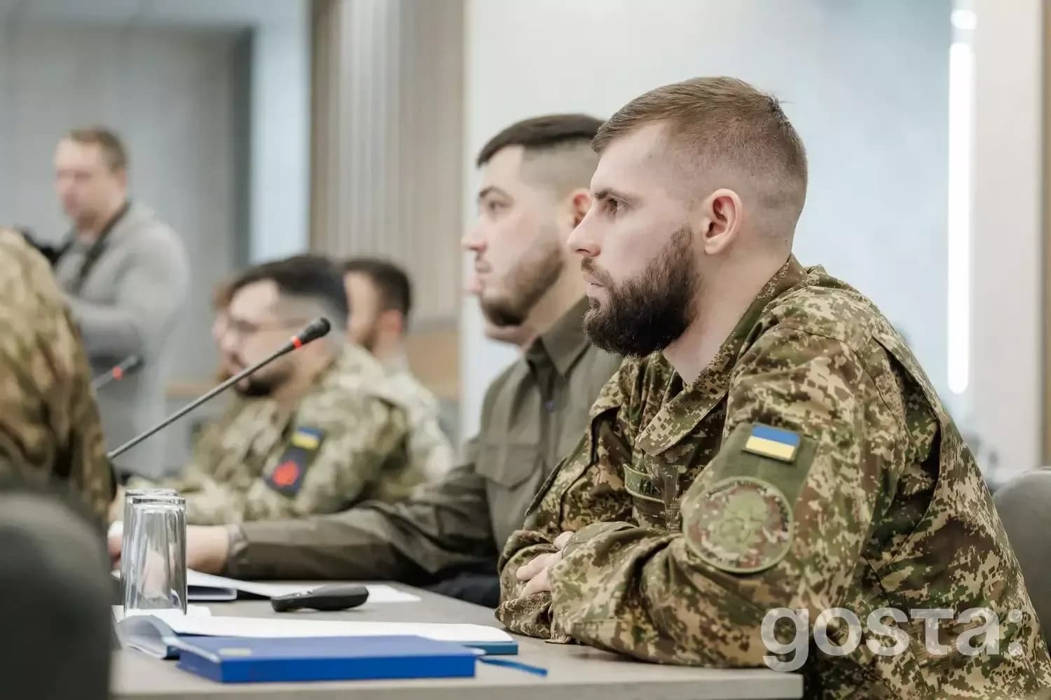 Круглий стіл у Дніпрі про ветеранську політику в закладах освіти МВС з учасниками у формі та активним обговоренням.