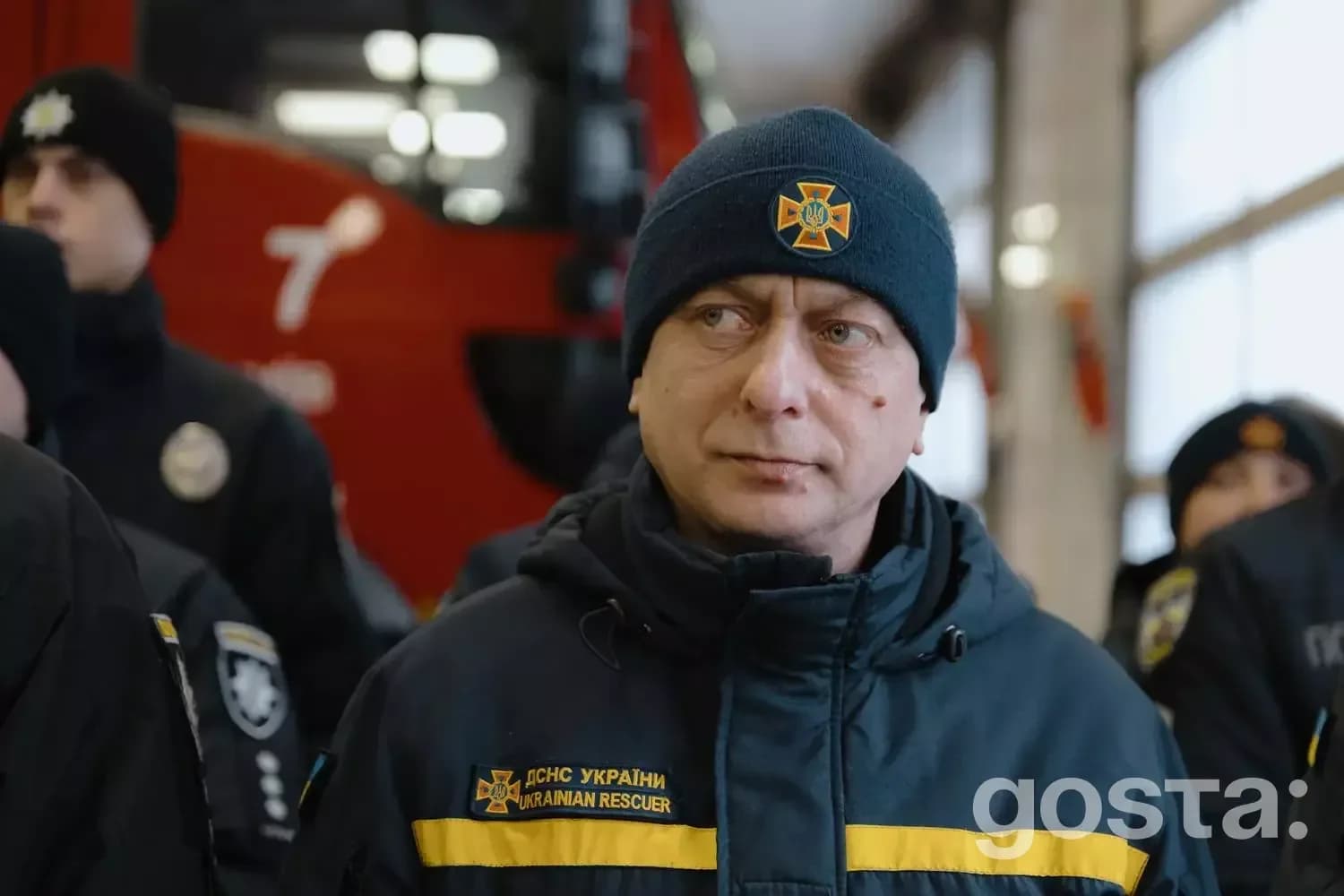 Міністр внутрішніх справ вручає нагороди рятувальникам ДСНС та поліцейським України за хоробрість під час обстрілів.