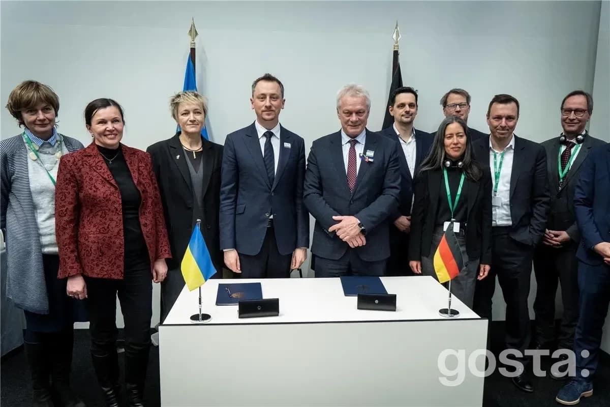 На фотографії офіційне підписання протоколу між Україною та Німеччиною на Зеленому тижні в Берліні.