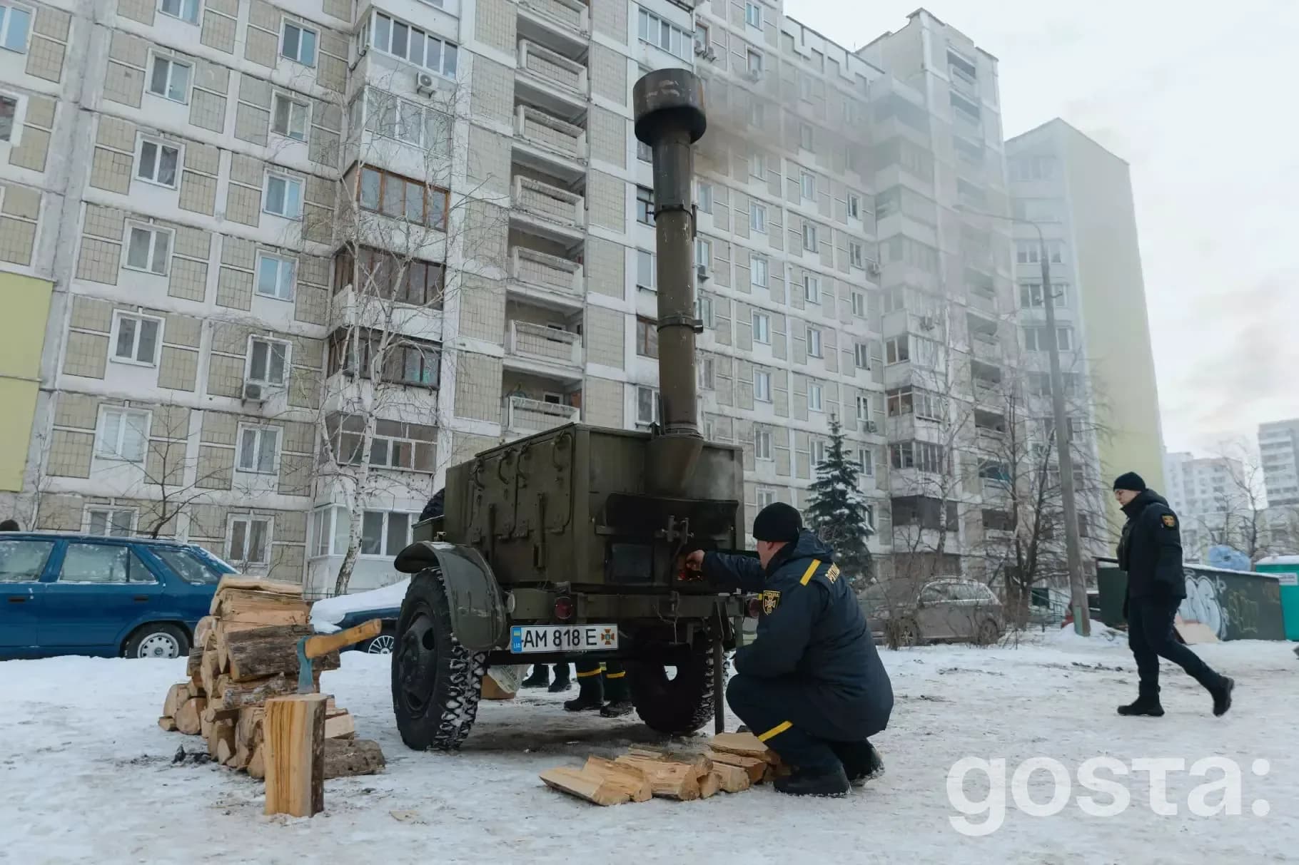 На Троєщині рятувальники облаштовують наметове містечко після обстрілів, відсутність опалення.