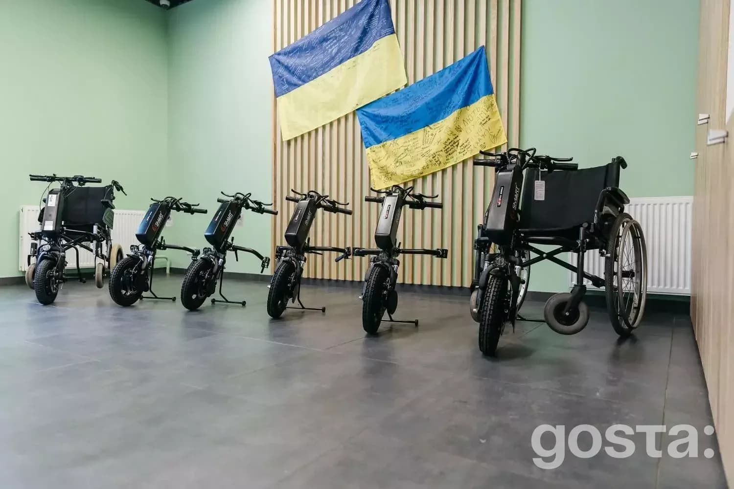 Електроприводи для крісел колісних у медичному центрі МВС України, прапори України, реабілітація ветеранів.