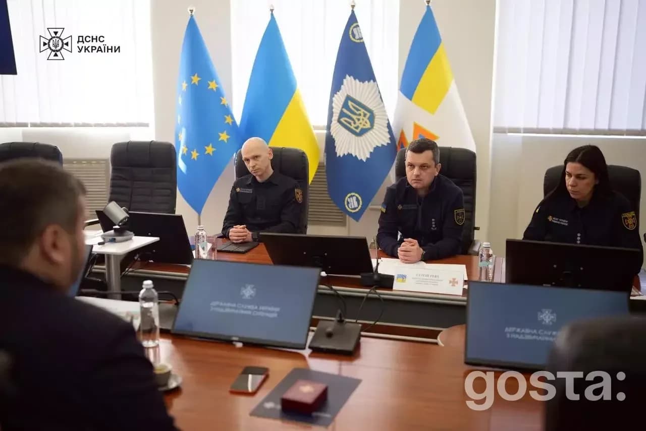Рятувальники ДСНС України обговорюють отримання генераторів від Азербайджану під час міжнародної зустрічі.