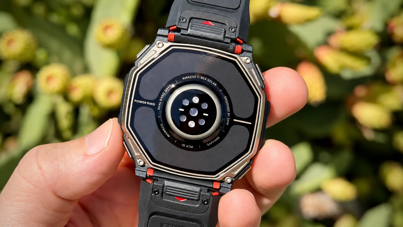 Туристичний годинник Amazfit T-Rex Dual Solar з AMOLED-екраном та двостороннім сонячним заряджанням