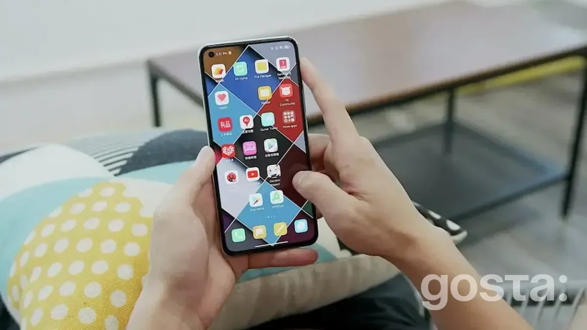 Cмартфон в руках - Як розблокувати телефон Xiaomi, якщо забув ключ