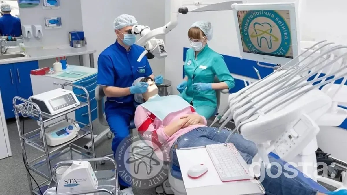 Що таке професійна чистка зубів і чим вона відрізняється від домашньої гігієни?