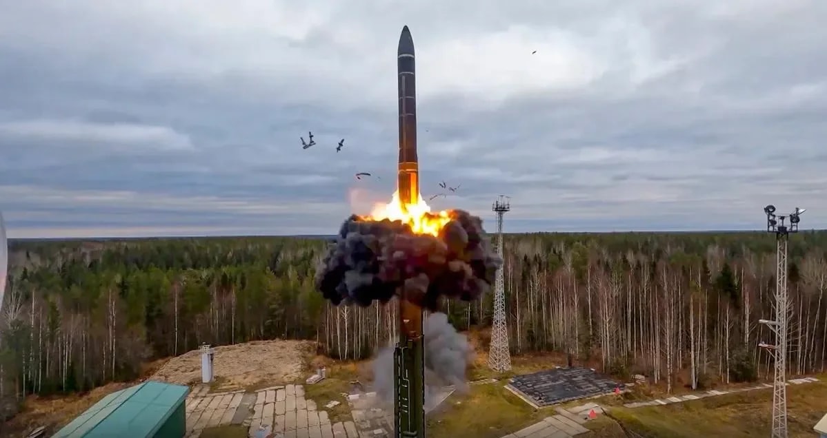 Міжконтинентальна балістична ракета МБР — що це, дальність і відмінність від інших ракет