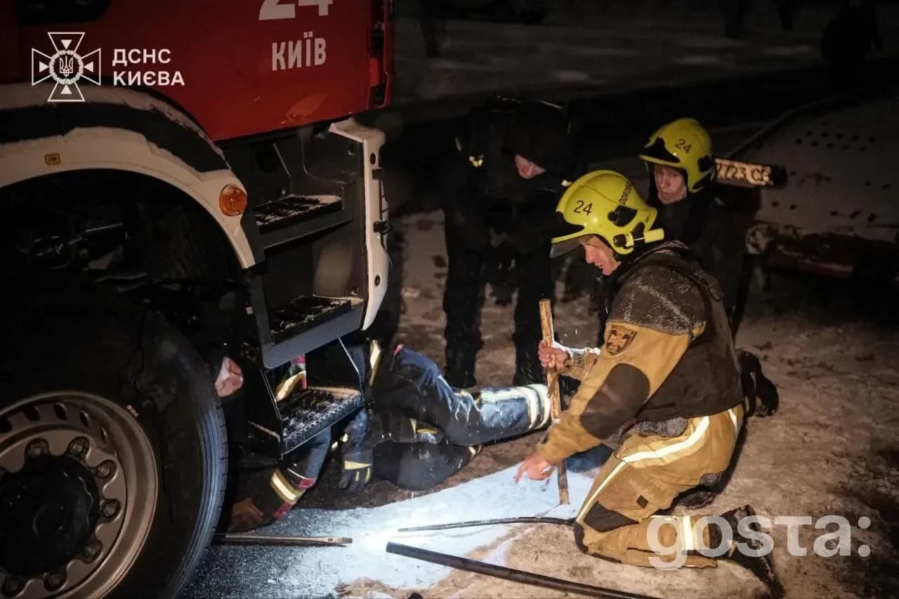 Чому рятувальники ДСНС знову під прицілом? Повторний удар у Києві й вибух у Слов’янську — 7 поранених за добу