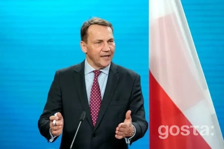 Радослав Сікорський жорстко розкритикував заяву угорського дипломата про українського військового