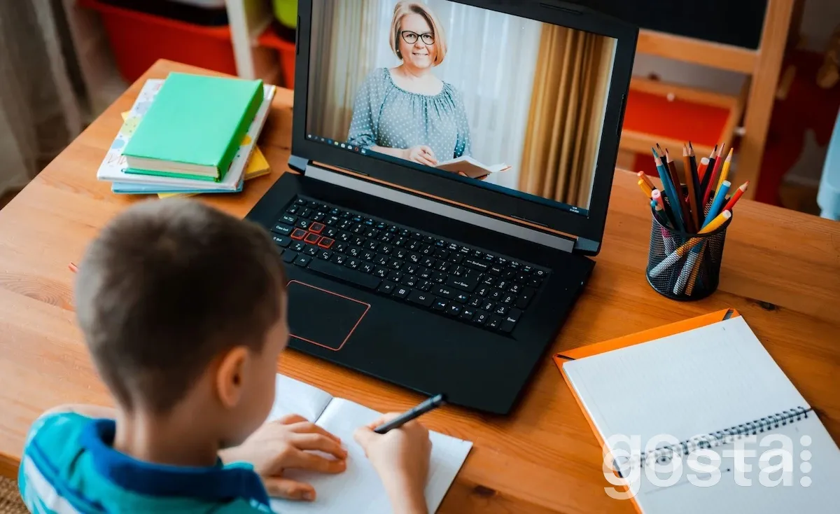 Як дитині звикнути до дістанційного навчання