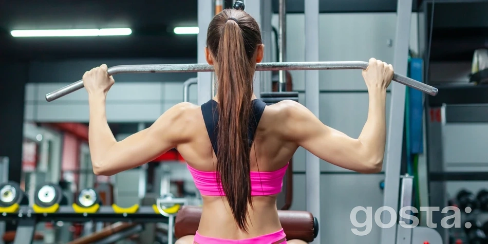 Силові тренування – комплекс вправ для заняття у спортзалі: Тяга блоку на груди