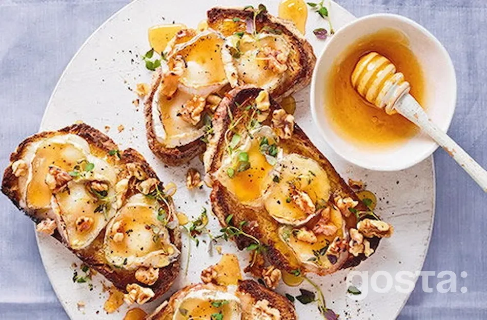 Брускети рецепти – як приготувати брускети з сиром фета, медом і горіхами