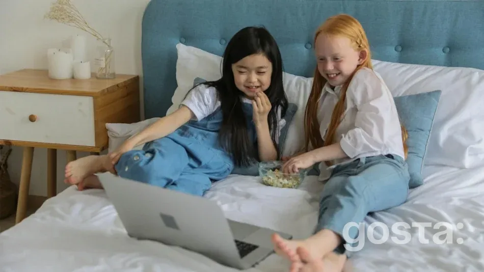 Шукаєте цікавий та ефективний спосіб вивчити англійську мову? Зверніть увагу на мультфільми та фільми! У цій статті ми представляємо ТОП-12 найкращих варіантів для рівня Pre-Intermediate, які допоможуть вам покращити свої знання мови з легкістю та задоволенням.