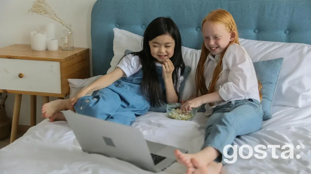 Шукаєте цікавий та ефективний спосіб вивчити англійську мову? Зверніть увагу на мультфільми та фільми! У цій статті ми представляємо ТОП-12 найкращих варіантів для рівня Pre-Intermediate, які допоможуть вам покращити свої знання мови з легкістю та задоволенням.