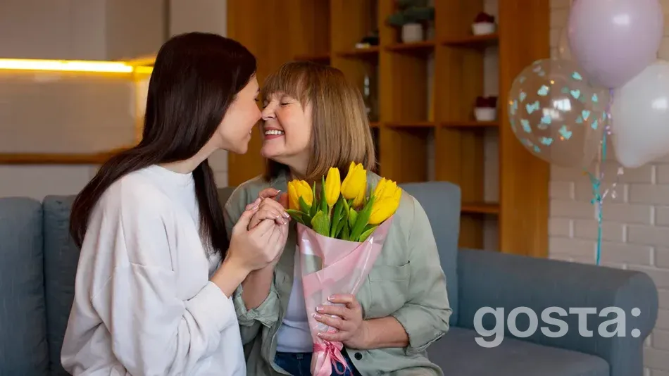 Поради, як обрати подарунок мамі на день народження