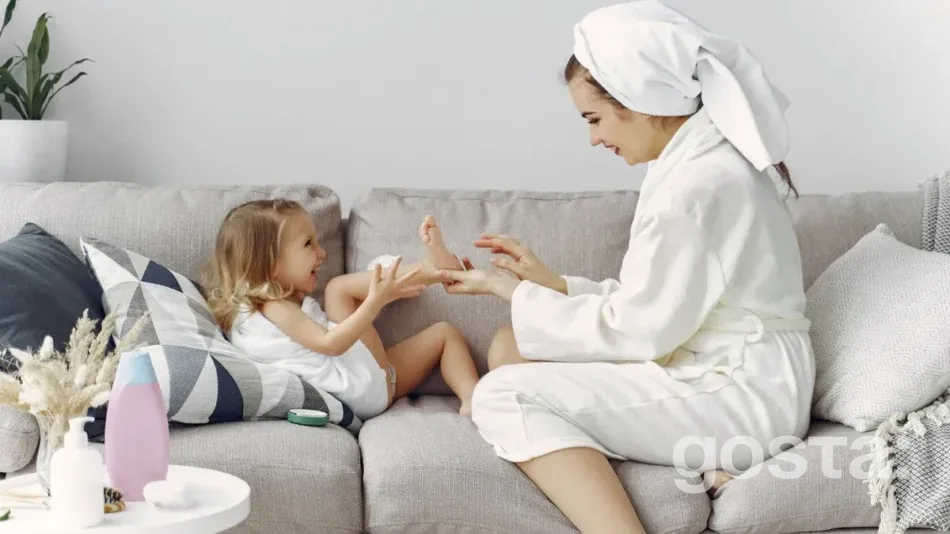 Вибирайте декоративну дитячу косметику з натуральними пігментами та вітамінами. Безпечні та гіпоалергенні засоби для юних модниць.