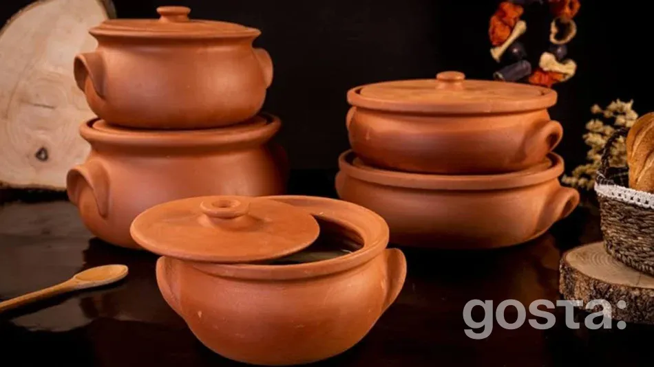 Easy Crockpot Meals Simmering Under a Tightly Closed Lid