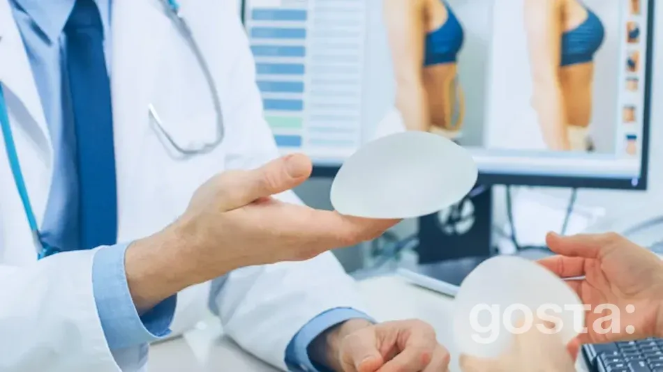 Який спосіб імплантації молочних залоз вважається безпечним?