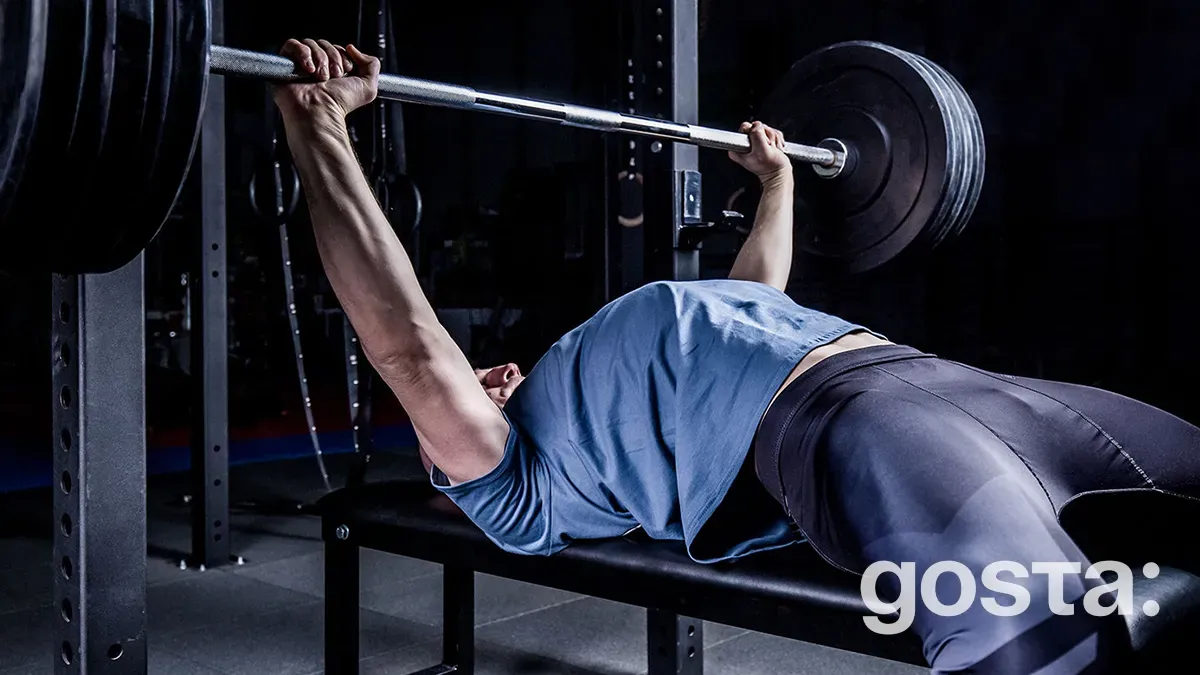 Чому треба виконувати жим лежачи?