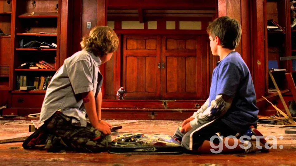 Adventures of the brothers in a parallel reality in "Zathura: A Space Adventure"