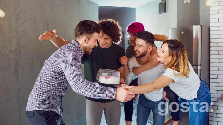 Helpful tips for choosing a practical housewarming gift