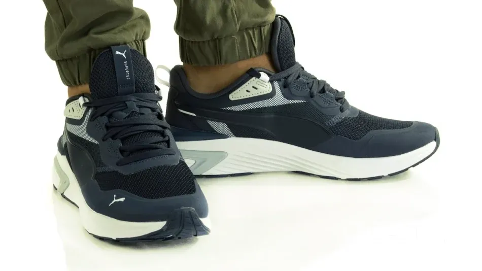 Кросівки Puma в русі під час ранкового тренування