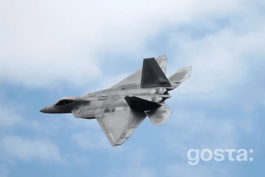 Трамп анонсує нові винищувачі F-55 та F-22 Super