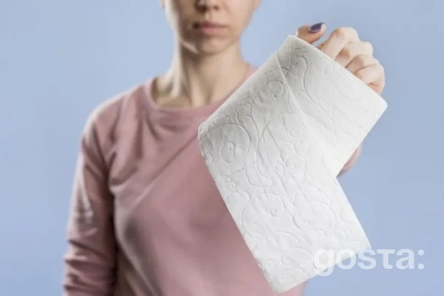 Чи безпечно використовувати смартфон у туалеті: нове дослідження попереджає про ризики