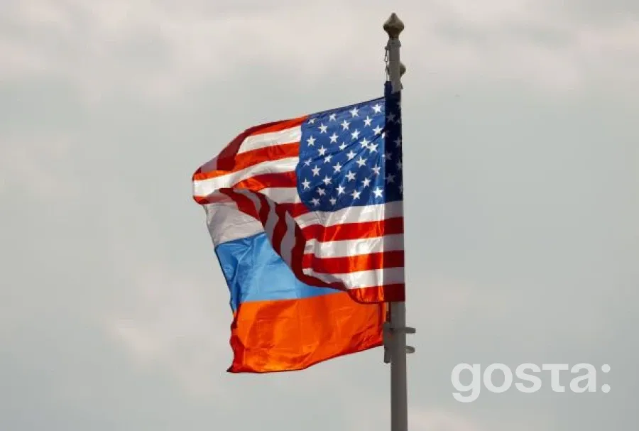 Російський триколор у США: віртуальна хвиля на X