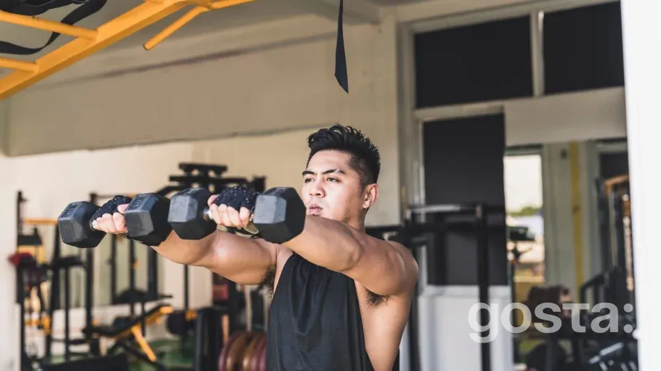 Shoulder Exercises in the Gym