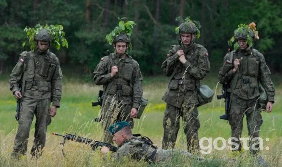 Польща оголошує масову мобілізацію: повістки отримають чоловіки та жінки