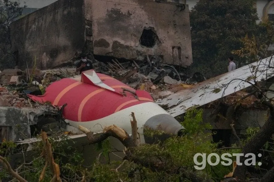 Родини жертв катастрофи Air India отримали останки, але похорони відкладено