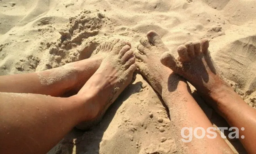 Чому шкіра лущиться після сонячного опіку: думка експертки