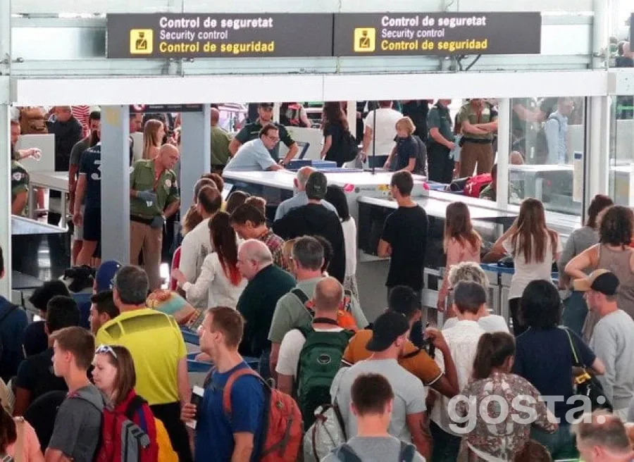 Хаос в аеропорту Барселони: політика Ryanair щодо багажу викликала обурення пасажирів