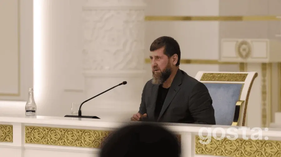 Рамзан Кадиров з'явився на нараді в Чечні з помітною зміною вигляду