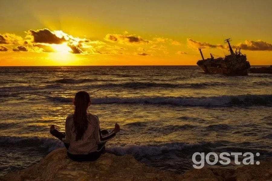 Як поза допомагає знімати напругу та набряки після тривалого стояння