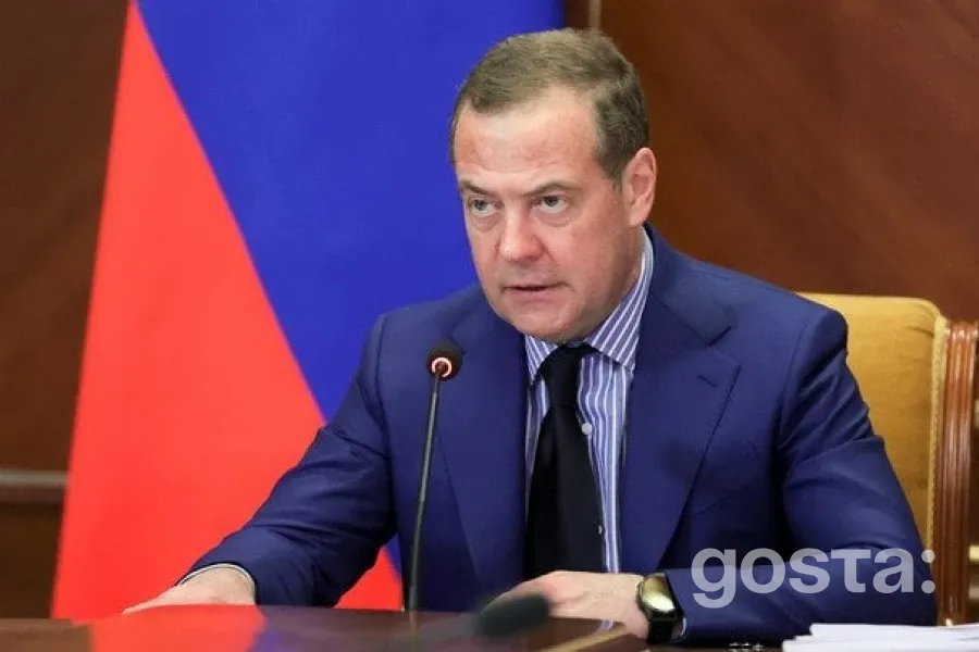 Медведєв відповів на ініціативу створення безпольотної зони над Україною