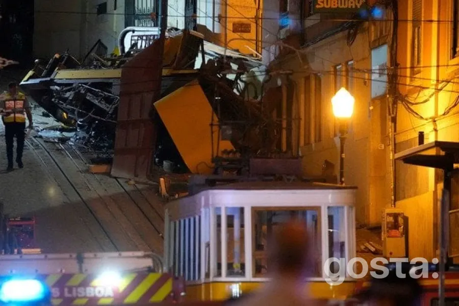 Трагедія через обрив тросу: вагон зіштовхнувся з будівлею