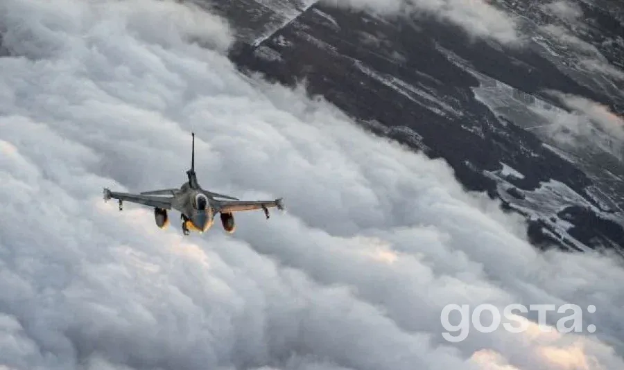 НАТО обговорює нові правила для збивання російських літаків-порушників