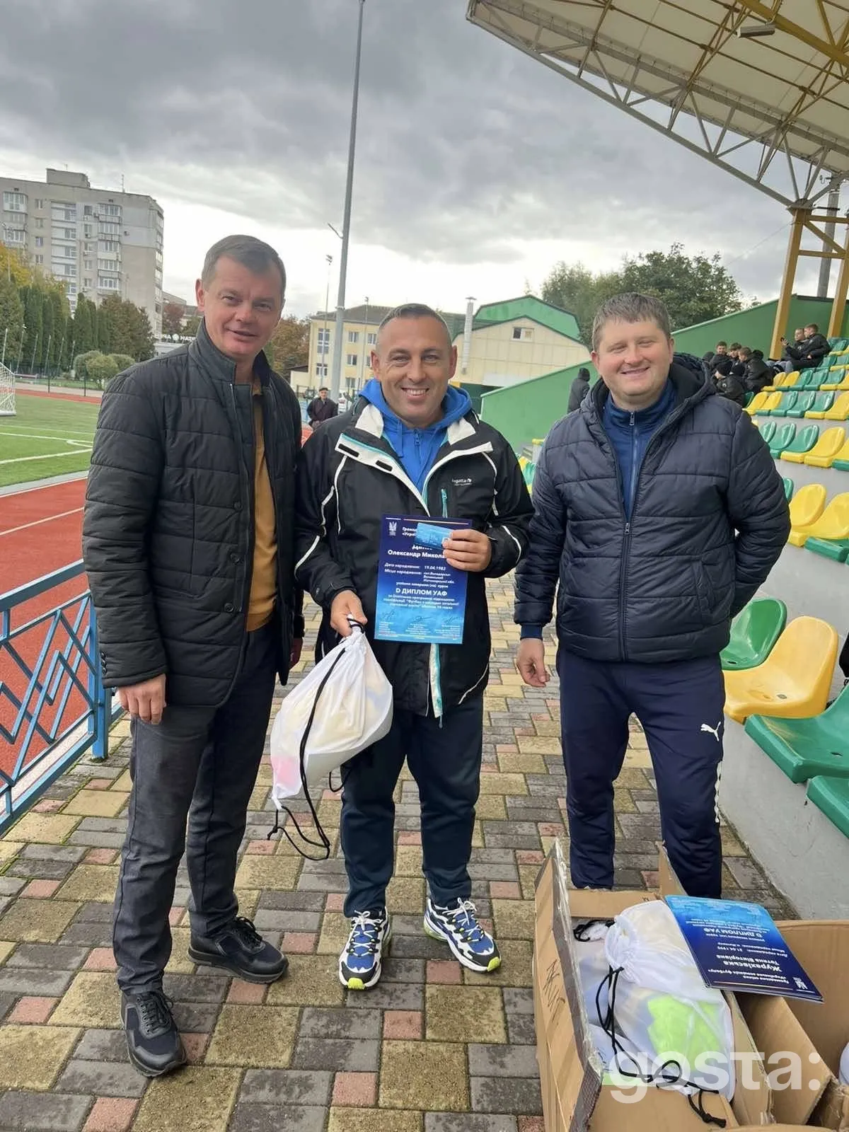 Житомирські вчителі фізкультури на курсах УАФ: вручення D-дипломів і спортивного інвентарю на стадіоні