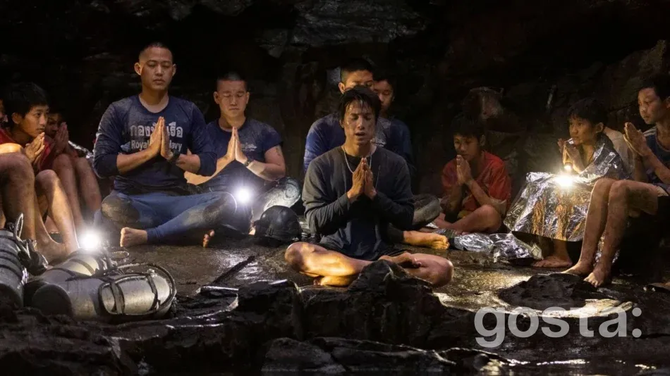 True story survival movies – Thirteen Lives