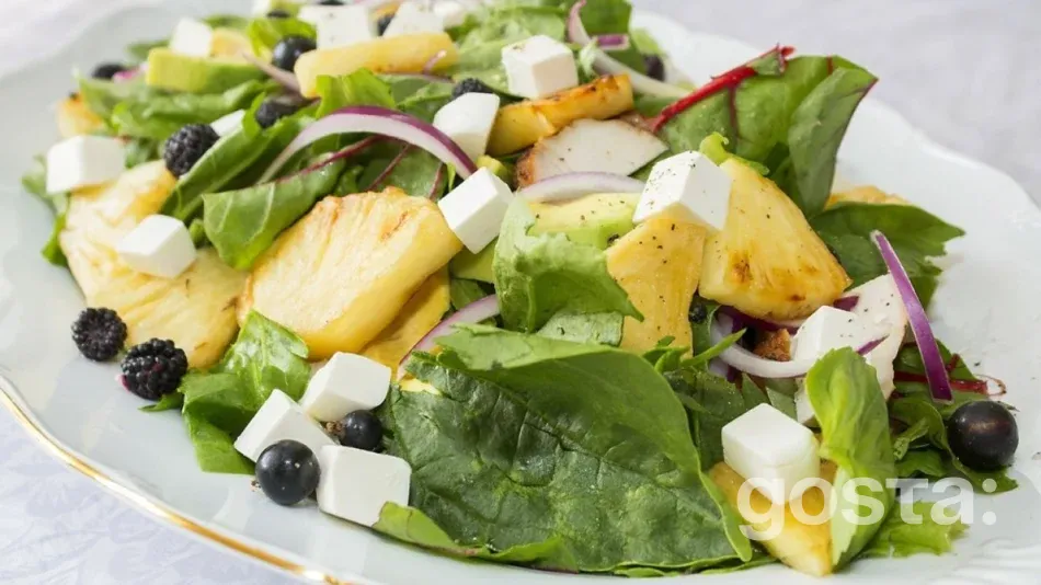 Grilled pineapple salad