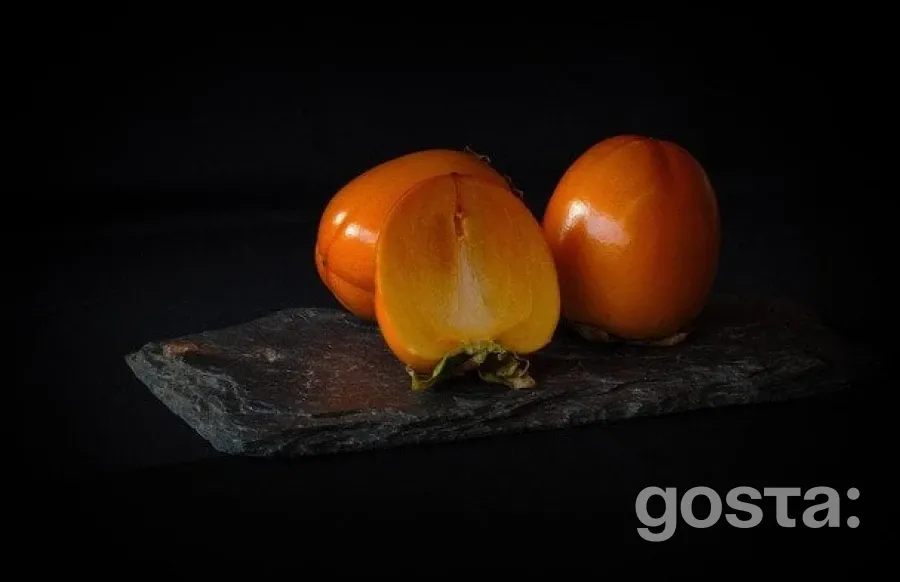 Хурма чи шарон: у чому різниця і що варто покласти в кошик цієї зими