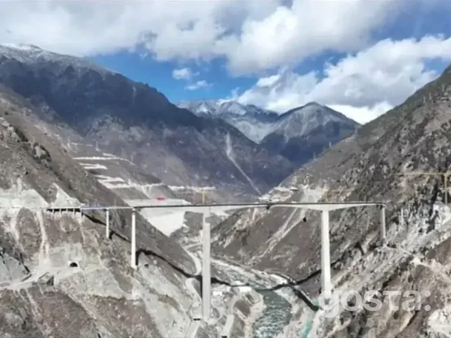 Обвал мосту в Сичуані: частина новозбудованого Шуанцзянкоу Хунці зійшла на схил – жертв немає