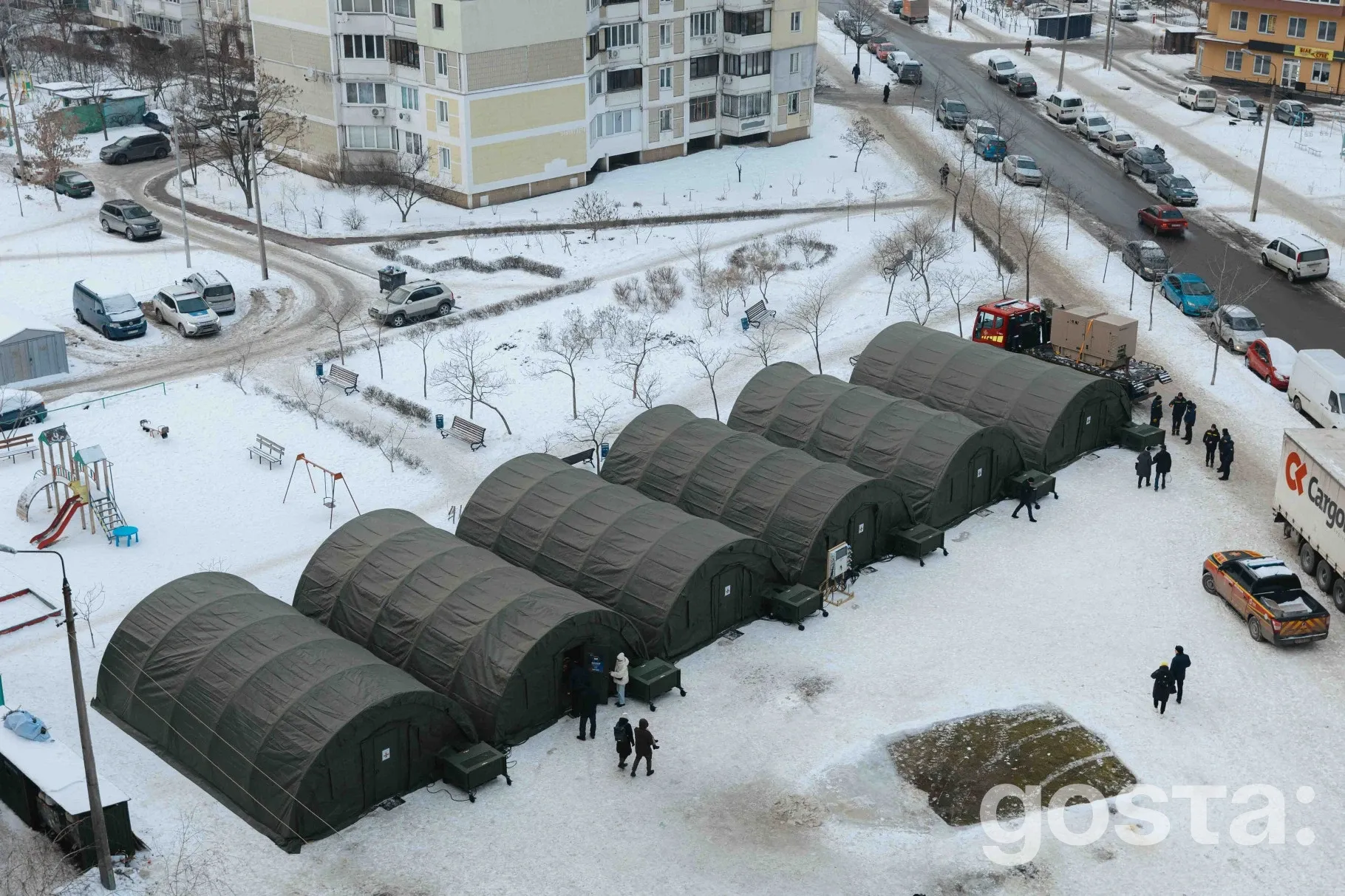 Троєщина без тепла і світла: ДСНС розгорнула два наметові містечка – що відомо та де зігрітися?