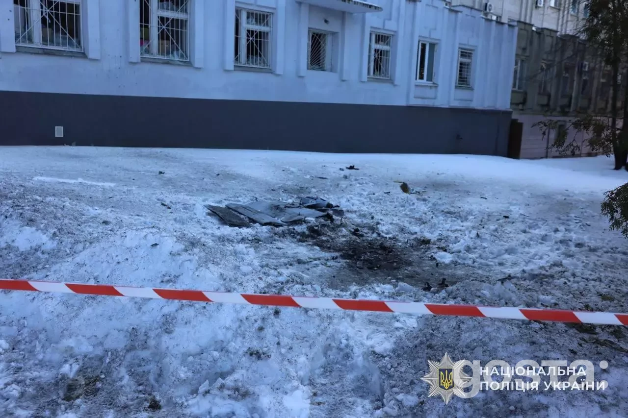 Обстріли в Україні: пошкодження будівлі після атаки ворожого дрона, Київщина, лютий 2026.