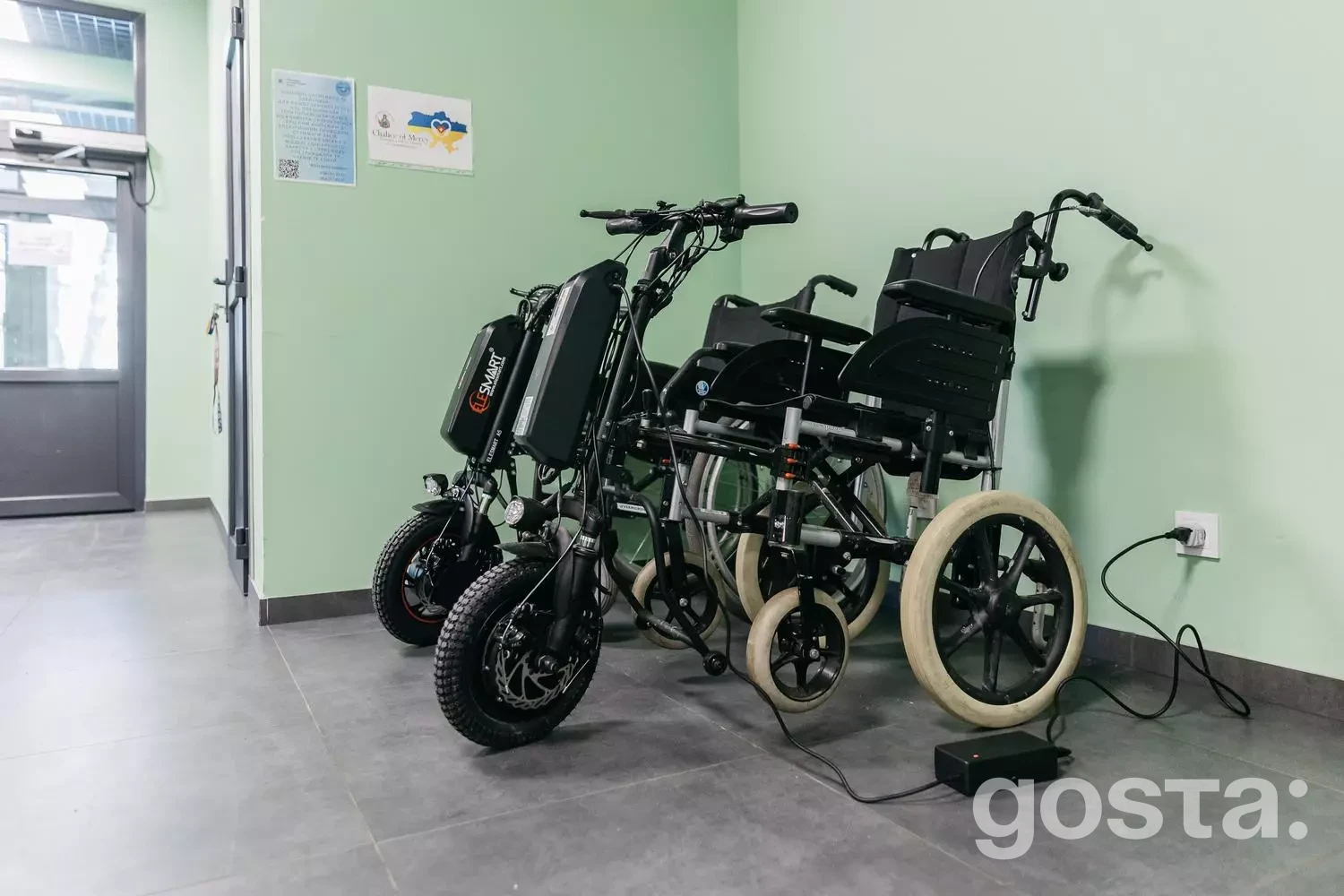 Інвалідні візки з електроприводом у медичному центрі МВС для реабілітації ветеранів, 2026.