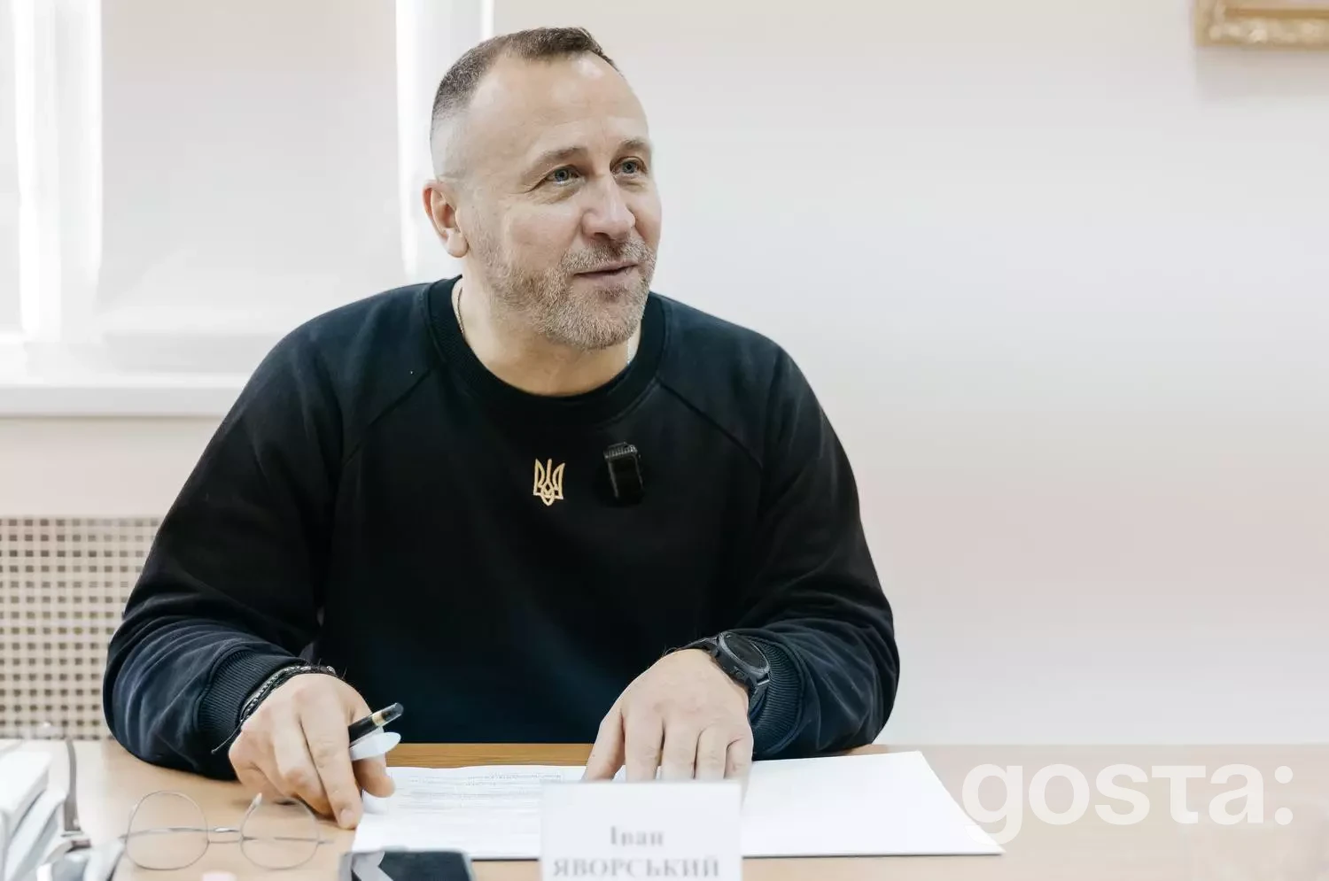 Не знаю, хто це.  Людина на зустрічі в медичному центрі МВС України,  обговорення реабілітації з використанням смартприст...